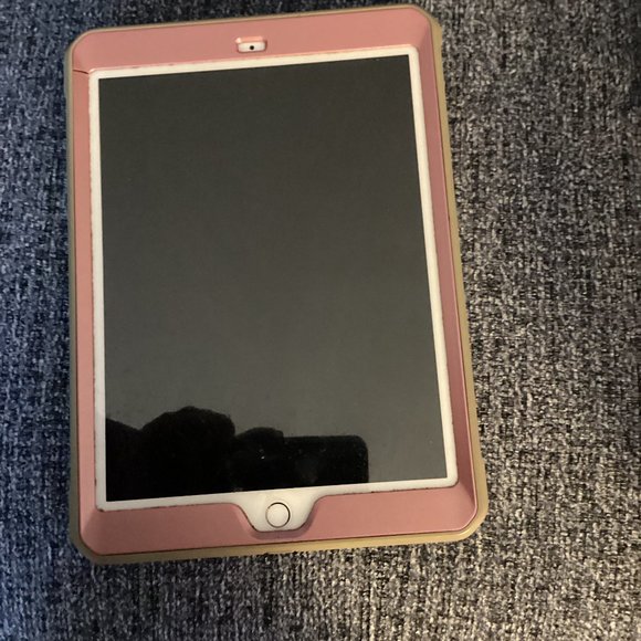 Apple iPad-6th Gen Tablet